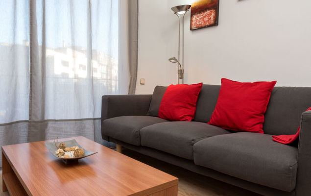 Eixample Esq Rocafort Diputacio - Photo 3